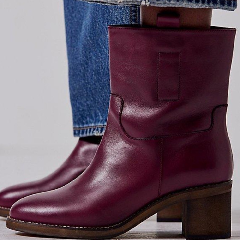 Free People NWOB Tabby Ankle Boots Wild Mulberry 39 1/2 Leather 2” Block Heel